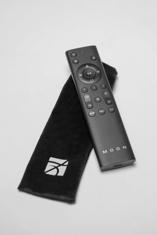 Moon by Simaudio Compass 371 silver\black