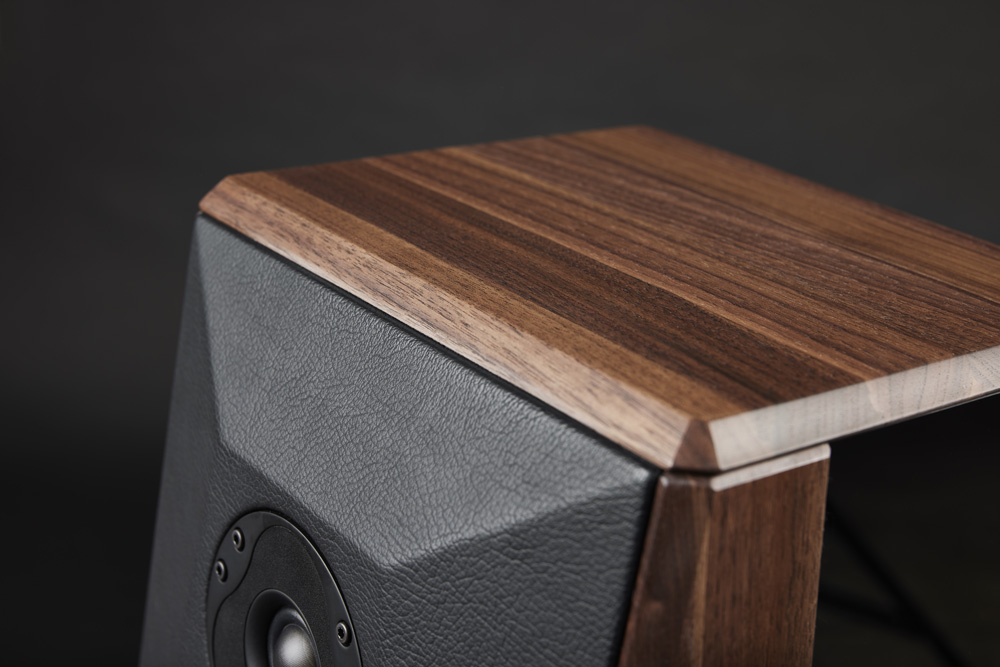 Peak Consult Sinfonia walnut/acrylic